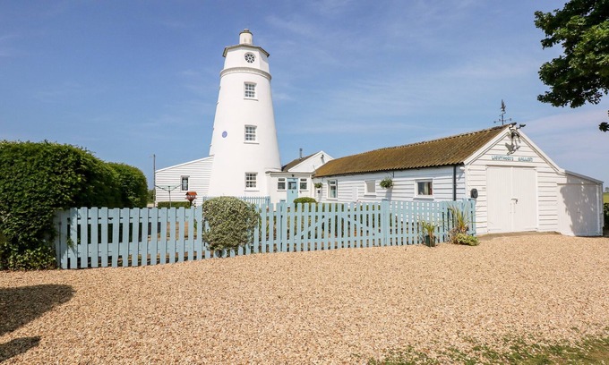 Tilney Fen End Cabaña | THE SIR PETER SCOTT LIGHTHOUSE, pet friendly in Sutton Bridge