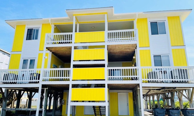 Holden Beach Condominio | The Skipper - Great 2nd Row Condo with Close Beach Access!