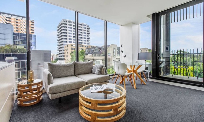 Melbourne Apartamento | The SkyNook Sun Drenched Shimmer by Albert Park