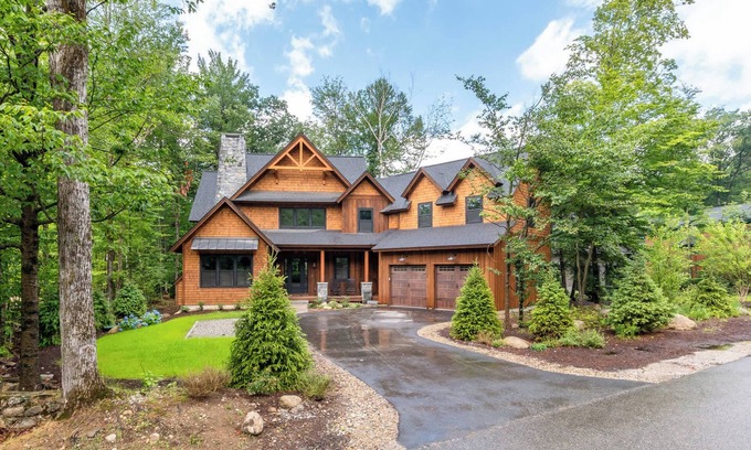Lincoln Casa | The Slopeside River Retreat