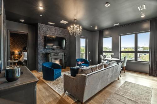 Edgehill Casa | The Smokeshow on Music Row near Broadway in Downtown Nashville- Pool, Gym, Patio