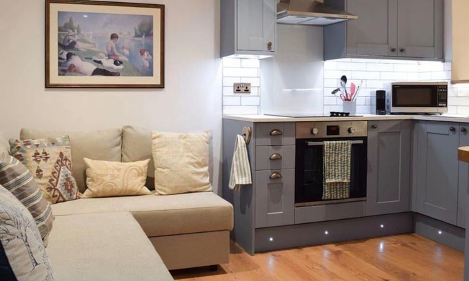 Shottery Casa | The Snug Entire home Sleeps 2, Stratford upon Avon