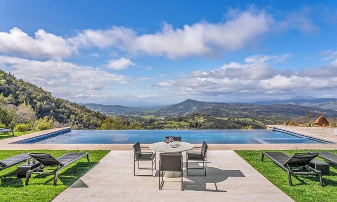 Santa Rosa Casa | The Sonoma Estate: Pool, Hot Tub & Mountain Views!