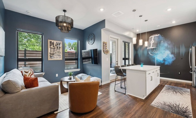 Edgehill Condominio | The Sound Wave on Music Row- Close to Broadway w Pool, Gym, Parking