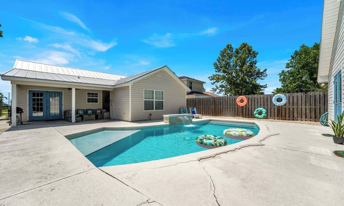 Lynn Haven Casa | The Splash Pad Sleeps 13 w Pool Patio and Garage