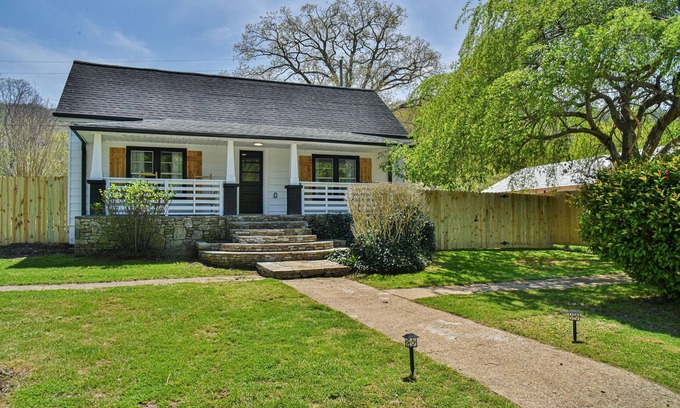 Swannanoa Casa | The Spruce House in Swannanoa