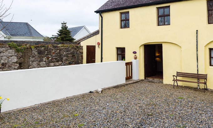Fethard on Sea Cabaña | THE STABLE, pet friendly in Fethard-On-Sea, County Wexford