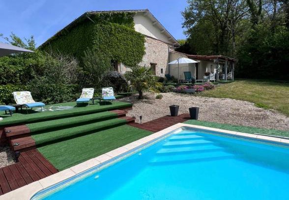 Nonac Casa | The stables 3 bedroom french villa with outside pool