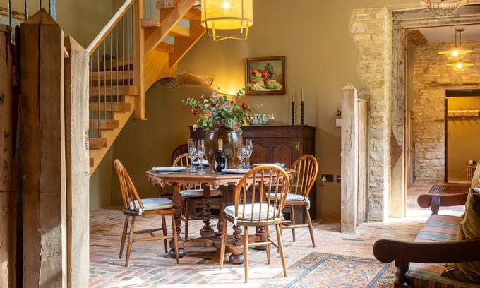Priors Marston Cabaña | The Stables at Holy Well, Southam- sleeps 4 guests in 2 bedrooms