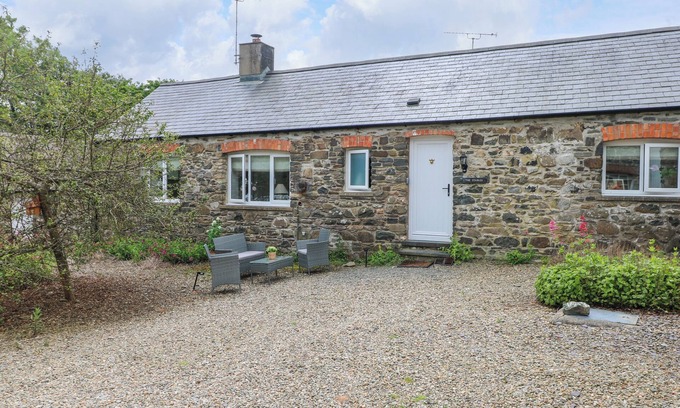 Carnhedryn Casa | THE STABLES, pet friendly, character holiday cottage in Solva