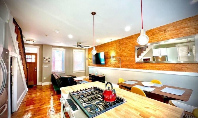 Historic Downtown Lancaster Casa | THE STAGE HOUSE - CITY CENTER THEATER DISTRICT