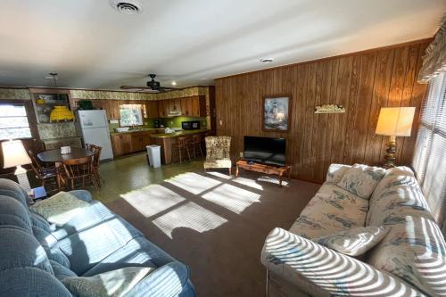 Emerald Isle Casa | The Stanley Cottage