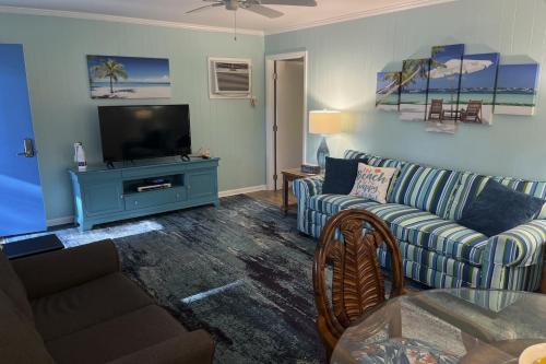 Emerald Isle Casa | The Stanley Cottage (Downstairs)