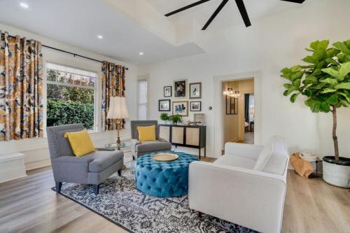 Golden Hill Casa | The Stanton Residence - Chic and Cozy Classic near Downtown