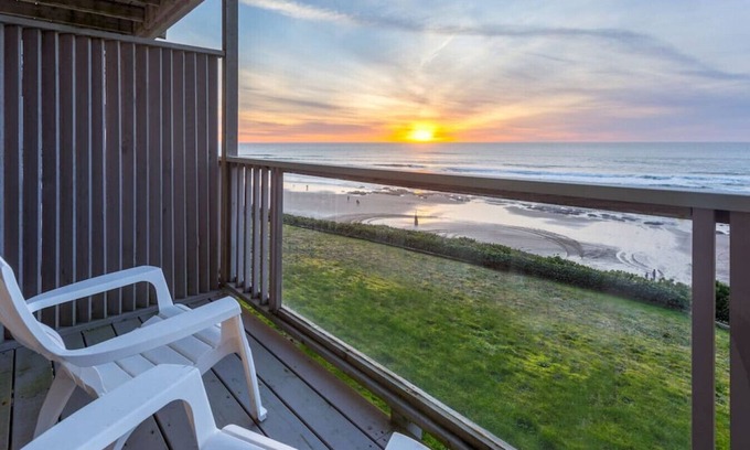 Lincoln City Condominio | The Starfish, 1 dormitorio frente al mar con sofá cama, chimenea, cocina, balcón al mar