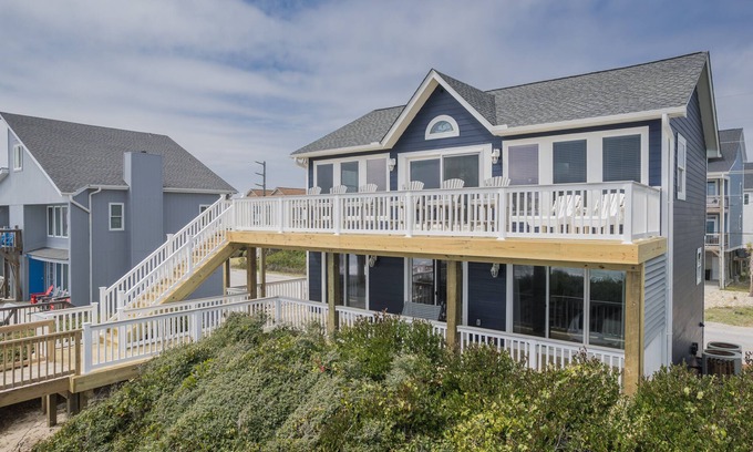 Surf City Casa | The Steel Fin - Beachfront 4 bedroom 3 bathroom with private beach access