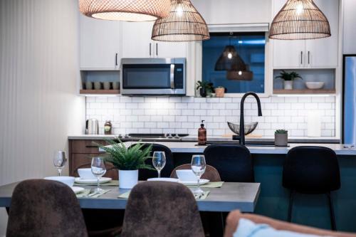 Revelstoke Apartamento | The Stellar Condo - Cozy 2 Bedroom with Hot Tub