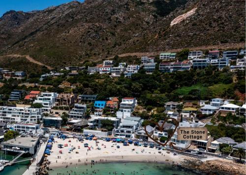 Gordons Bay Central Apartamento | 'The Stone Cottage' - Charming, Private and On the Beach - Sleeps 2