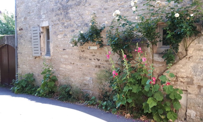 Flavigny-sur-Ozerain Cabaña | LA CASA DE PIEDRA - CÓMODA CASA CON ENCANTO DEL SIGLO XV