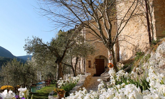 Precetto Casa | La casa de piedra en pueblo medieval privado