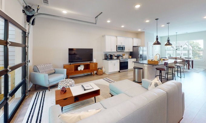 West Meade Casa | The Stonecrest Hideaway | Dog-friendly townhouse in Nashville with deck & grill