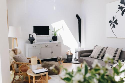 Helen's Bay Apartamento | 'The Studio' Designer, seaside cottage