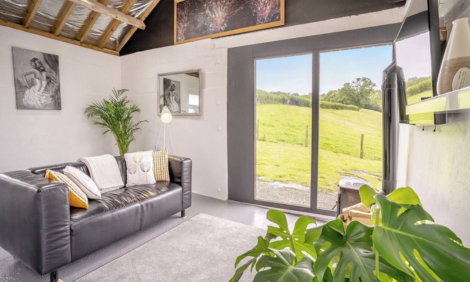 Pentrefelin Cabaña | The Studio - UK44779