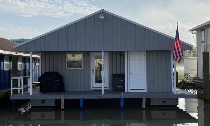 Venice Alquiler De Eote | Nueva casa flotante Cypress Cove Marina (985-264-6582)