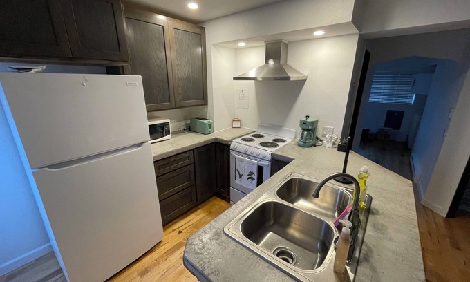 Marshfield Apartamento | The Suite on Maple, walking distance from downtown.