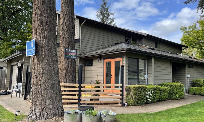 Central Oregon Casa | The Suite Potato: a splashtastic one room suite