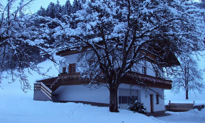 Helfenstein Casa | Nuevo chalet, ubicado en un paisaje idílico justo al borde del bosque
