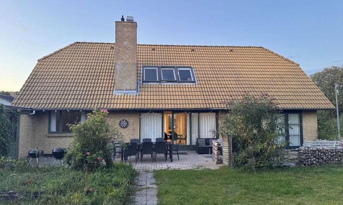 Kerteminde Municipality Casa | The Sunflower: 7BR, 3BA Retreat w/Garden & Parking in Munkebo
