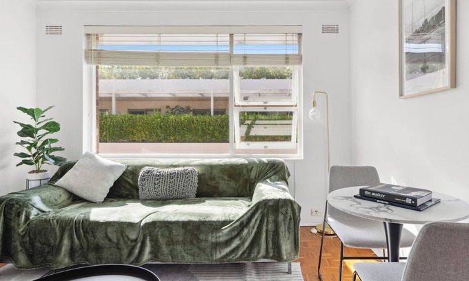 Mosman Apartamento | The Sunlit Fern Minutes from Dining and Coastline