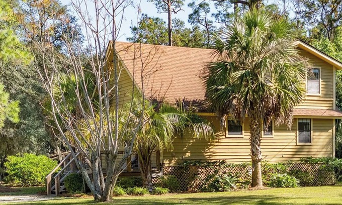 Brunswick Casa | The Sunny Cottage - Cozy River Retreat with Porch + Dock Access