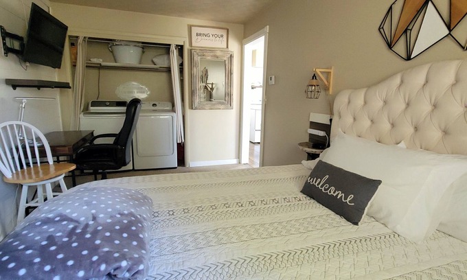 Rapid City Casa | The Sunset - 1 bedroom spacious and comfortable with all the amenities