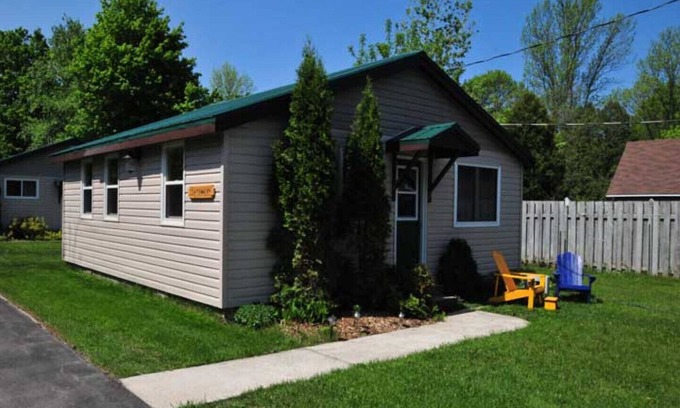 Port Elgin Casa | The Sunset Cottage Park Port Elgin - Cottage # 2 - Centennery