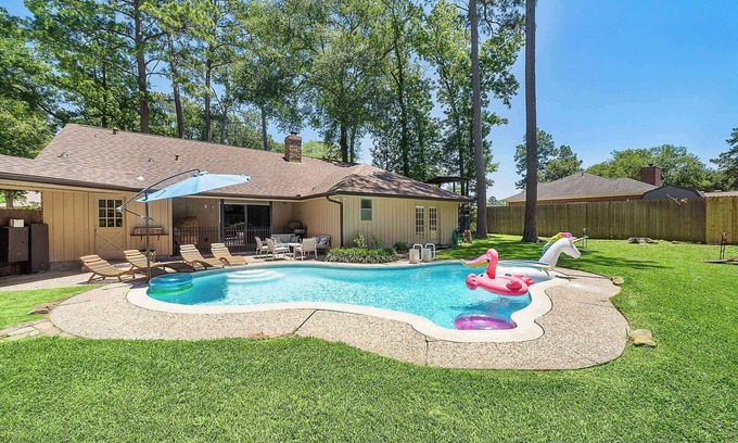 Huntsville Casa | The Sunset | Pool, BBQ & Lounge | Family Fun Spot!
