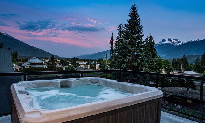 Revelstoke Apartamento | The Sunset Spa, a one of a kind vacation rental