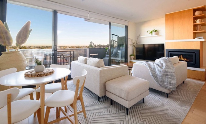 Northcote Apartamento | The Sunset Suite | City & Sunset Views