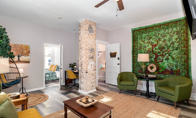 Michigan City Apartamento | The Sunshine House: Wild Woodlands Unit!