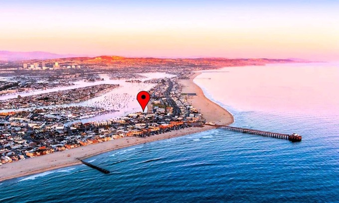 West Newport Casa | The Surf Casita: Luxury Beach House in Prime Location