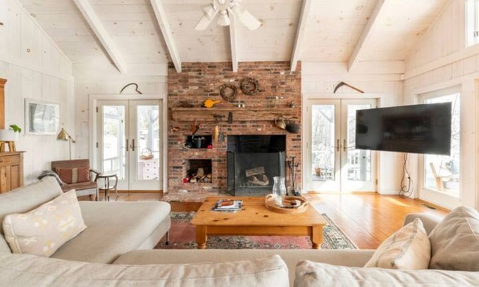 Thompson Ridge Casa | The Swallow's Nest Catskill Charm with Seasonal Pool and Firepit