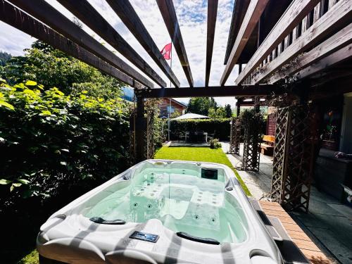 Wirzweli Apartamento | The Swiss Paradise 2 Apartment with Garden, Whirlpool, and Mountain Panorama