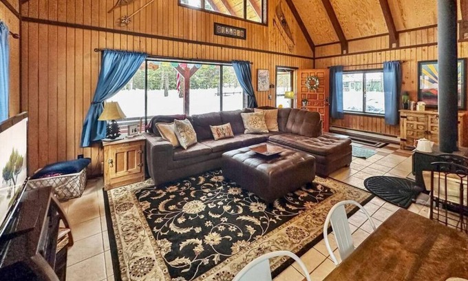 Wagon Wheel Apartamento | The Takeout Cottage .