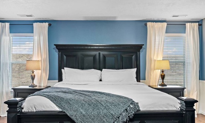 Southwest Ada County Alliance Casa | The Tangle by Host Boise - 4500sqft Boise Home| 9 Beds & Dual Master| 85" TV