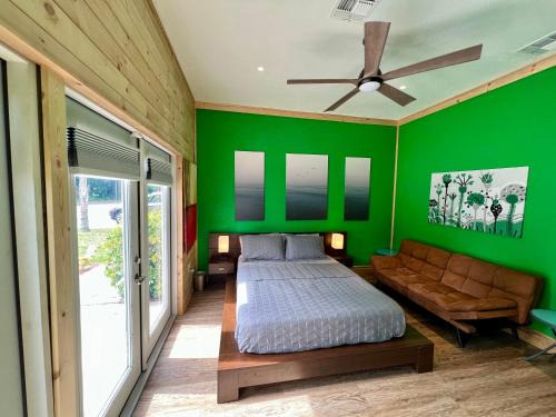 Lake Alfred Casa | The Tatman Evergreen Suite
