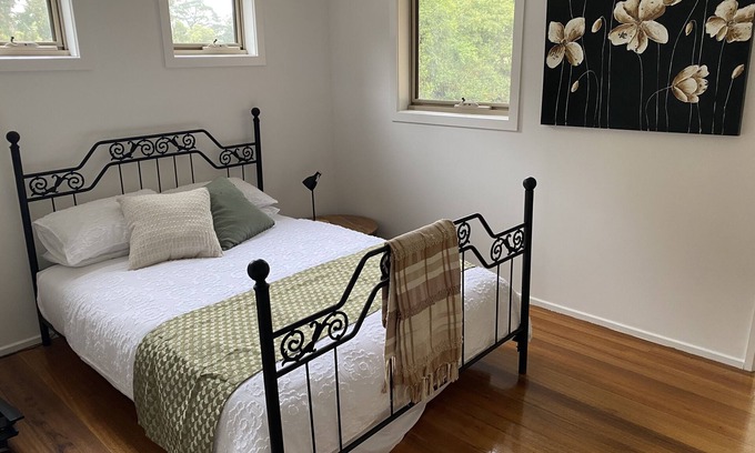 Kilmore Casa | The Tee House is conveniently located in Kilmore township next to Golf Course.