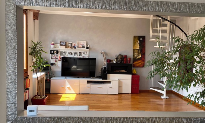 Biassono Apartamento | The terrace a stone's throw from the runway