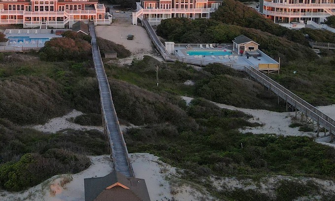 Corolla Casa | The Three Authors – A Grand Oceanfront Retreat for Weddings, Events & Reunions