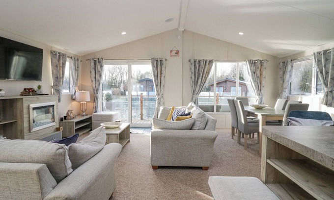 Carnforth Cabaña | The Three Bears Lodge, Coniston Drive 11